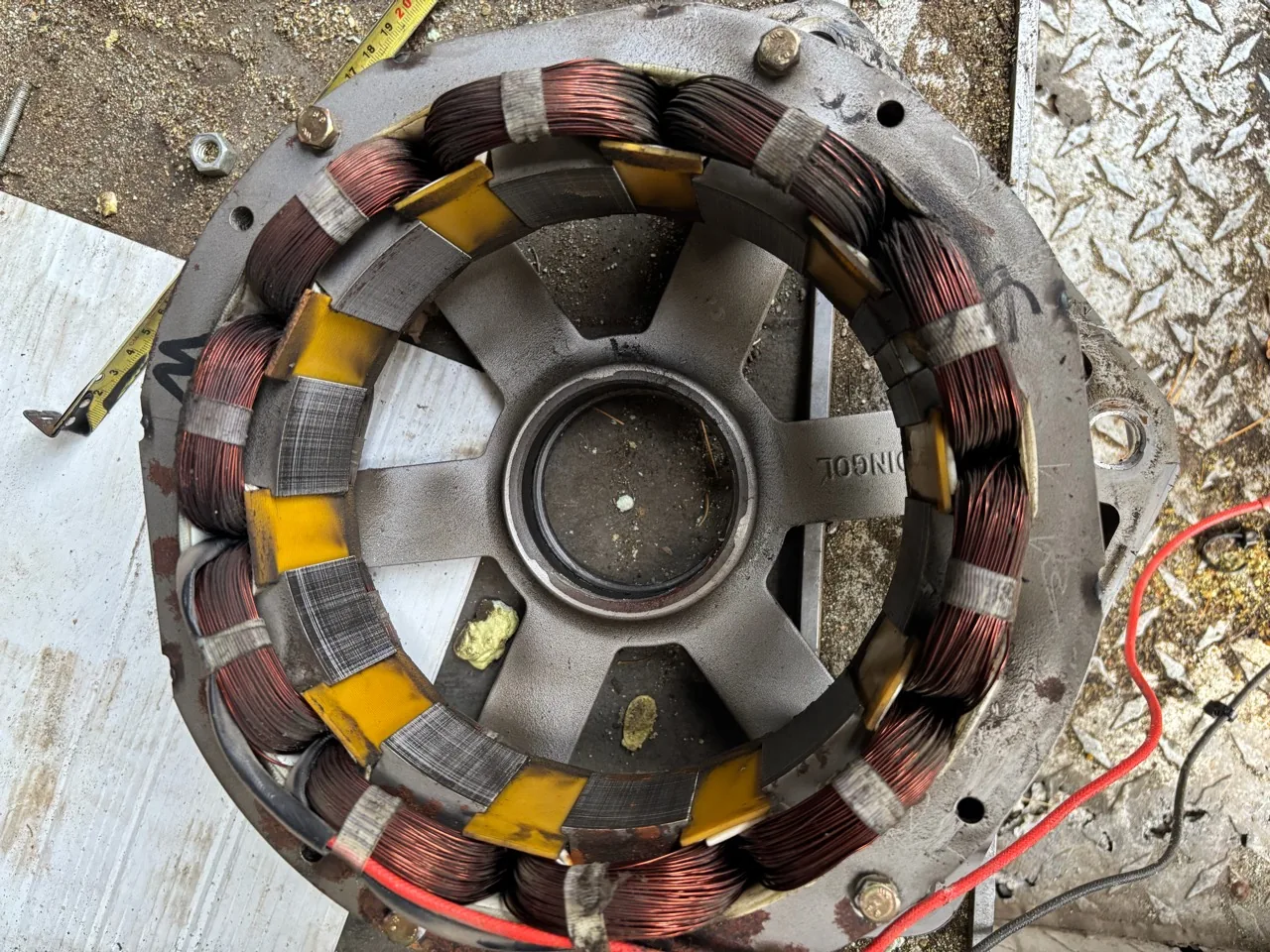 Pièce circulaire bobinée déposée pendant une intervention en atelier